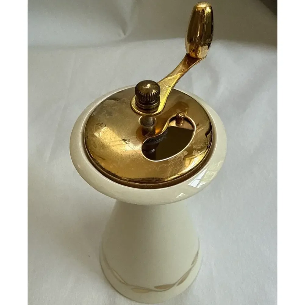 Lenox GOLDEN WREATH design Pepper Mill. In Working Condition. Vintage